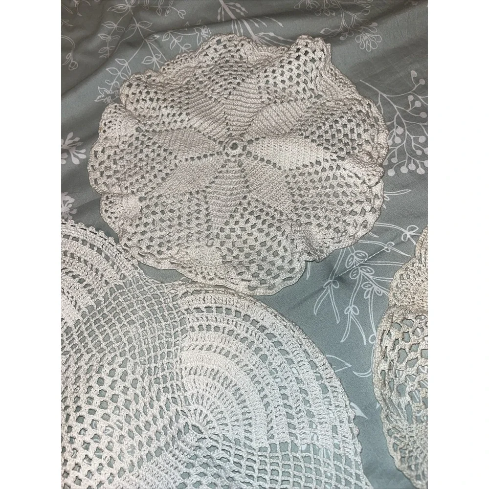Vintage Estate Lot 4 Doilies‎ With Different Shape Patterns And Sizes